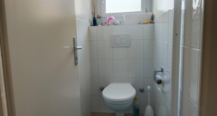 Joli 4 pièces avec balcon à la Servette image 11