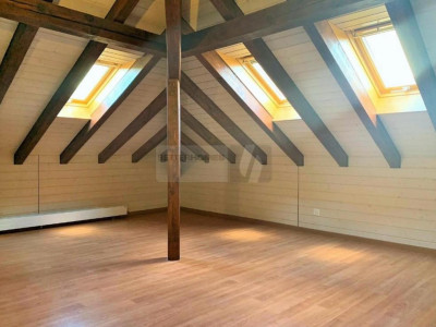 Appartement duplex 6p dans une jolie maison, 2200fr à Moudon image 5