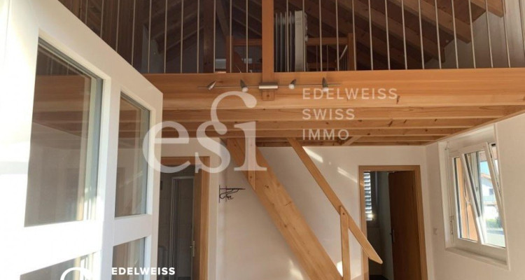A louer, joli 2.5 pces avec mezzanine dans villa à Muraz image 2