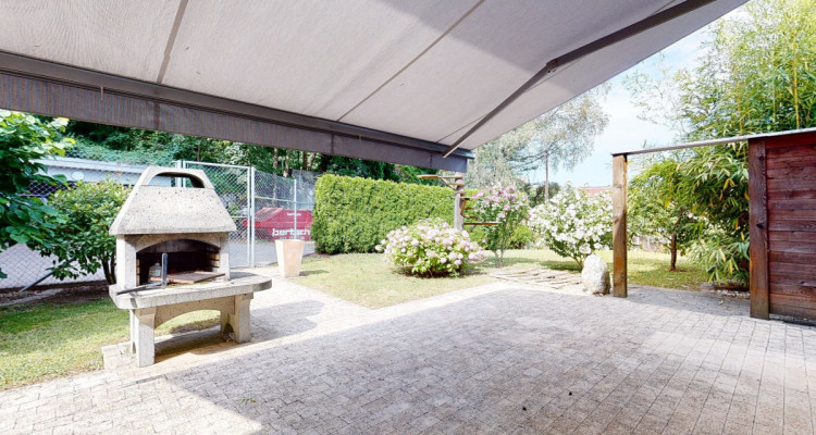 Charmantes Haus in Reinach mit weitläufigem Grundstück image 2