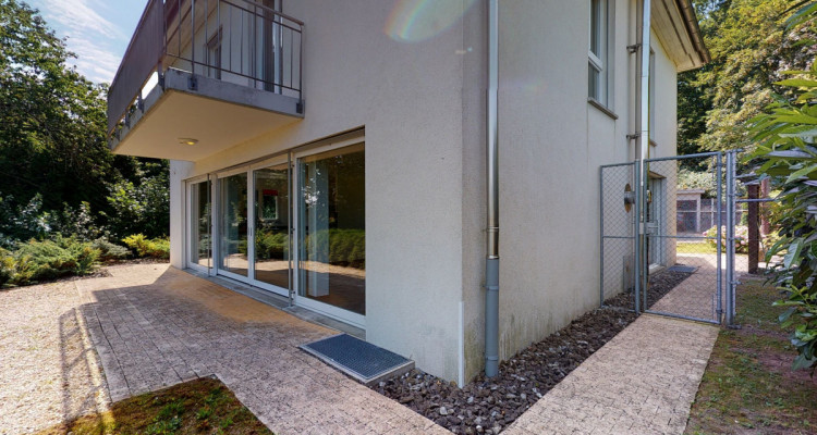 Charmantes Haus in Reinach mit weitläufigem Grundstück image 3
