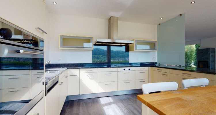 Charmantes Haus in Reinach mit weitläufigem Grundstück image 5