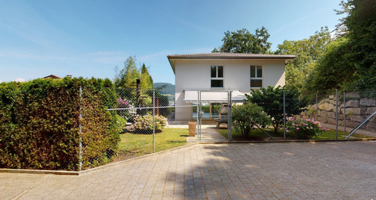 Charmantes Haus in Reinach mit weitläufigem Grundstück image 9