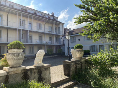 Beautifully renovated 7-room apartment in the heart of Carouge (Geneva) image 10