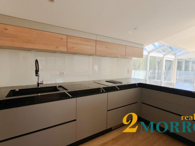 Belle villa individuelle entièrement rénovée avec piscine et jardin  image 8