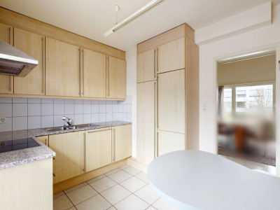 Maisonette-Dachwohnung mit drei Balkonen und eigenem Gartenanteil image 7