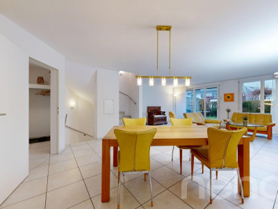 Attraktives Familienhaus mit Garten und direktem TG-Zugang image 12