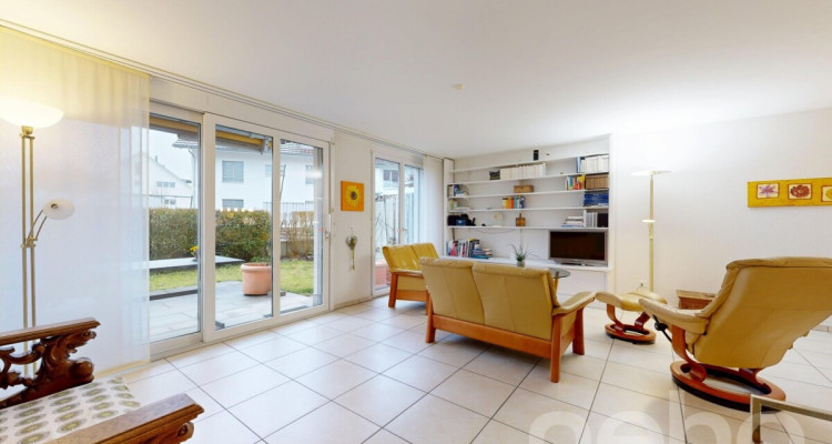 Attraktives Familienhaus mit Garten und direktem TG-Zugang image 1