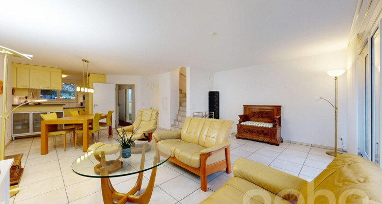 Attraktives Familienhaus mit Garten und direktem TG-Zugang image 3