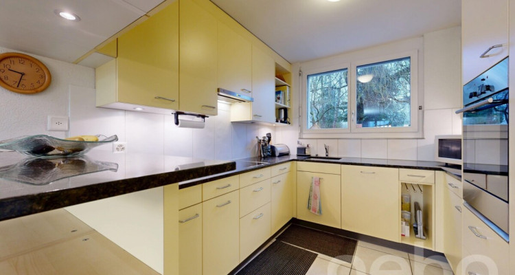 Attraktives Familienhaus mit Garten und direktem TG-Zugang image 4