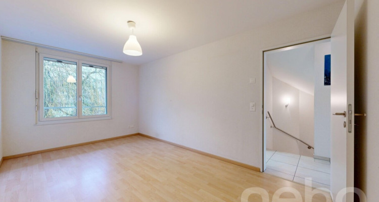 Attraktives Familienhaus mit Garten und direktem TG-Zugang image 8