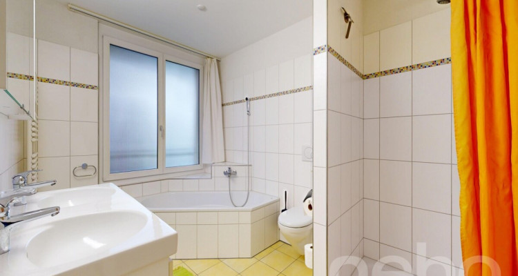 Attraktives Familienhaus mit Garten und direktem TG-Zugang image 9