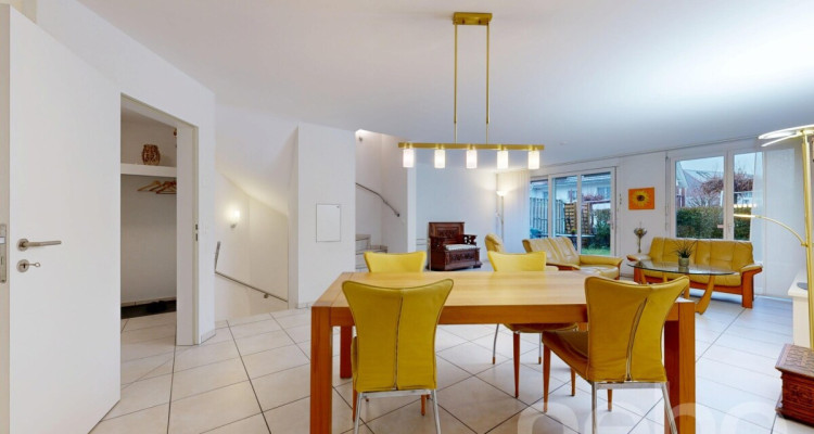 Attraktives Familienhaus mit Garten und direktem TG-Zugang image 12