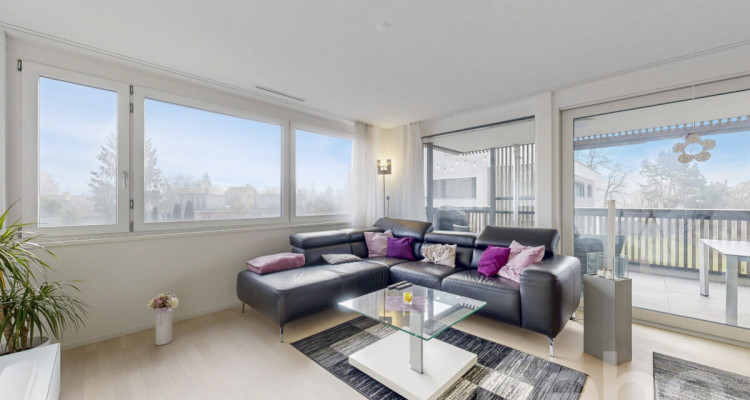 Lichtdurchflutete 3.5-Zimmer-Wohnung mit grossem Balkon in Frauenfeld image 3