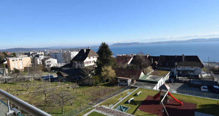 Superbe appartement contemporain avec vue imprenable sur les Alpes et le lac image 2