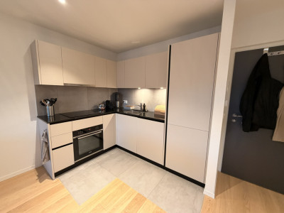 Appartement récent de 2.5 pièces avec balcon et parking intérieur – Cossonay image 3