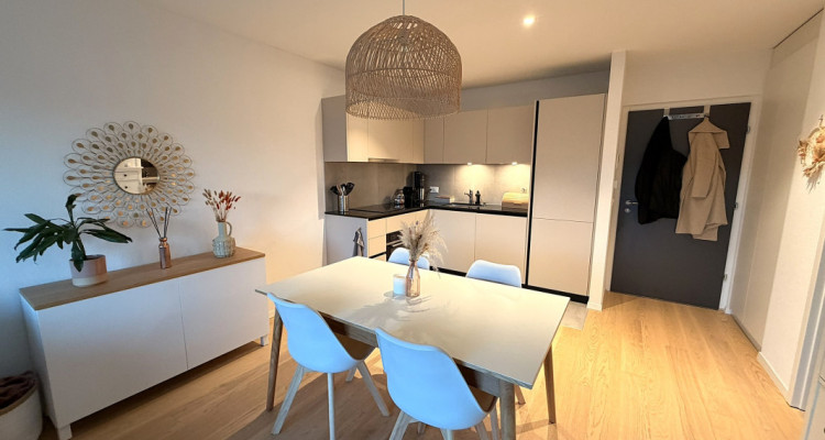 Appartement récent de 2.5 pièces avec balcon et parking intérieur – Cossonay image 2