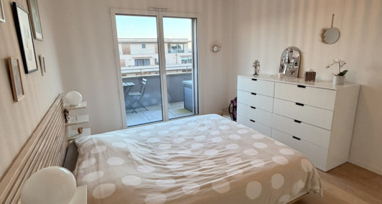Appartement récent de 2.5 pièces avec balcon et parking intérieur – Cossonay image 4
