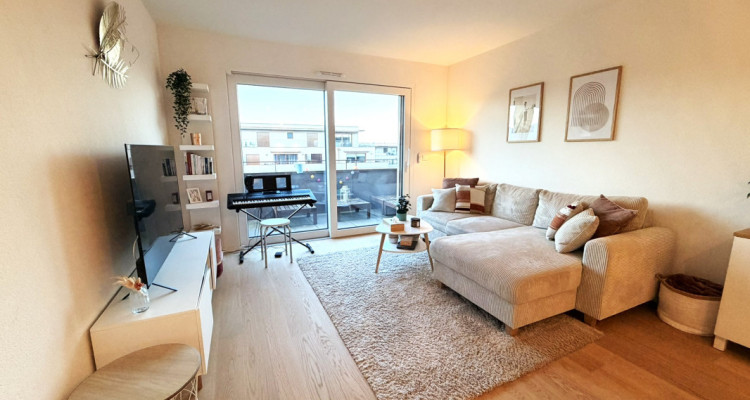 Appartement récent de 2.5 pièces avec balcon et parking intérieur – Cossonay image 1