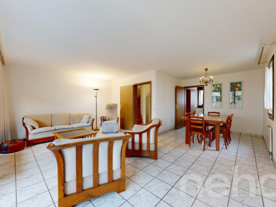 Grosszügiges Reiheneckhaus mit Garten und ausgebautem Dachstock image 2