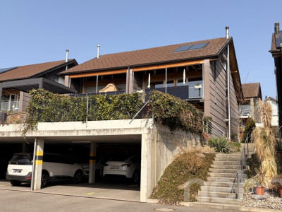 Grosszügige Doppelhaushälfte mit Garten und Terrassen an ruhiger Lage image 1