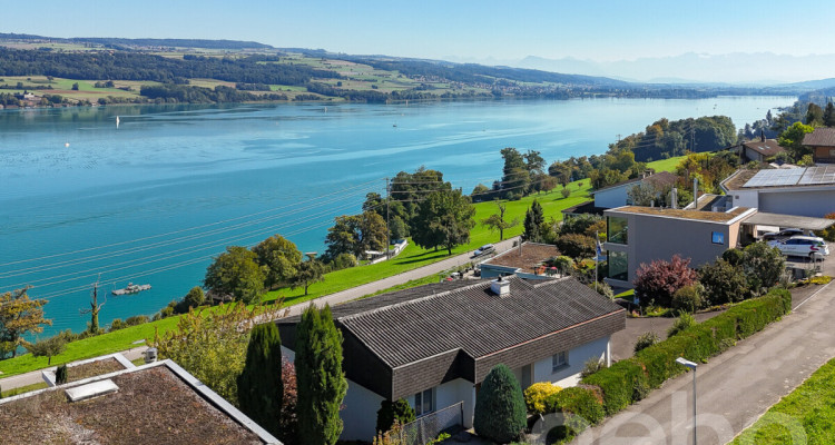 Freistehendes Einfamilienhaus mit traumhafter Seesicht image 1
