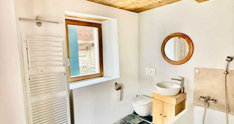 MAGNIFIQUE DUPLEX RÉNOVÉ DE 3.5 PCS + LOCAL/ATELIER -  MASE (MONT-NOBLE) image 4