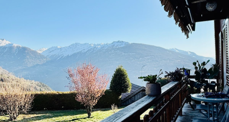 CHALET 4.5 PCES - 122 M2 + NOMBREUSES DÉPENDANCES image 7