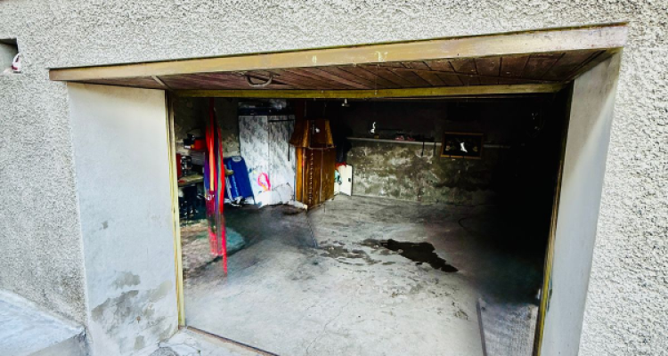 CHALET 4.5 PCES - 122 M2 + NOMBREUSES DÉPENDANCES image 11