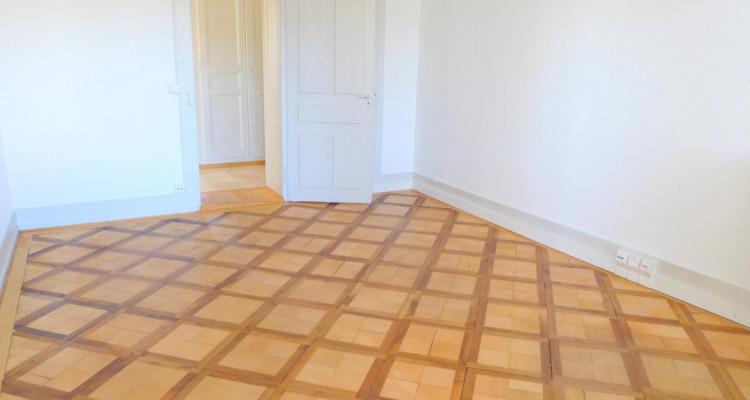 Appartement lumineux en centre-ville image 3