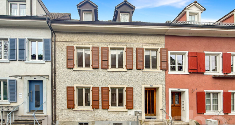 Wohnhaus mit Entwicklungspotenzial an zentraler Lage in Binningen image 1