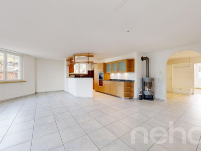 Helle 4.5-Zimmer-Wohnung mit verglastem Balkon image 4