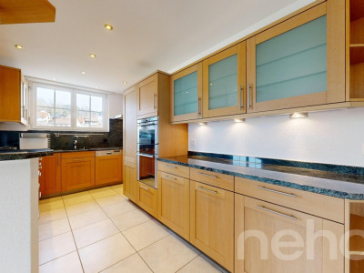 Helle 4.5-Zimmer-Wohnung mit verglastem Balkon image 5