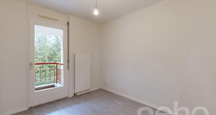 A quelques minutes du lac et de larrêt Tuileries image 12