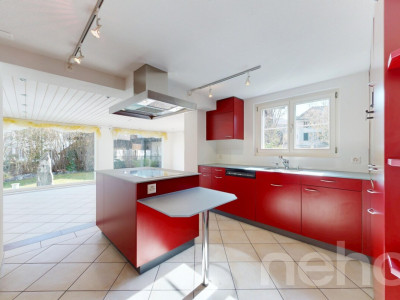 Grosszügiges Einfamilienhaus mit Garten im Zentrum image 3