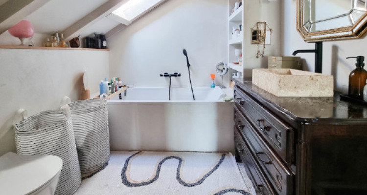 À vendre – Élégant duplex rénové avec jardin privatif à Presinge image 11