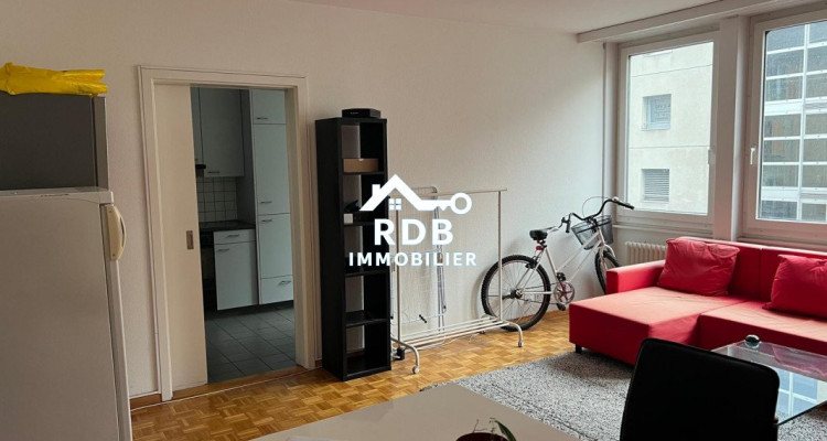Appartement de 5 pièces au 3ème étage situé à Genève 1201 sur cour intérieur  image 1
