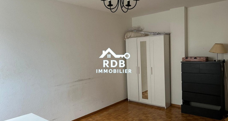 Appartement de 5 pièces au 3ème étage situé à Genève 1201 sur cour intérieur  image 8