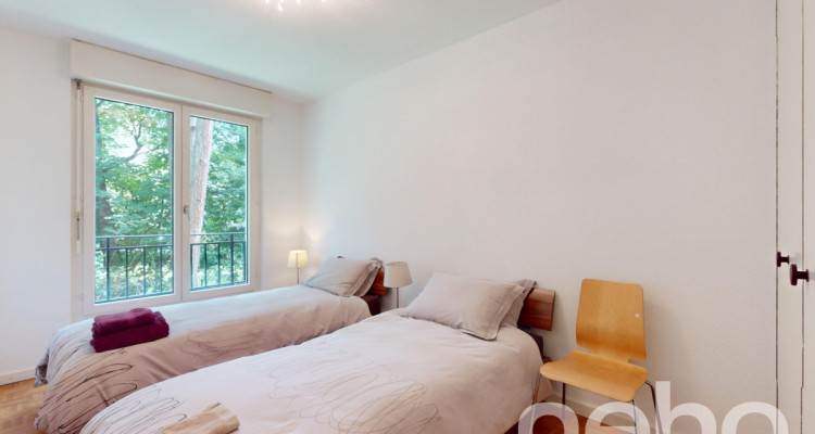 Entouré de verdure image 9