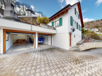 Einfamilienhaus mit 2 Garagen und vielseitigem Raumangebot image 3