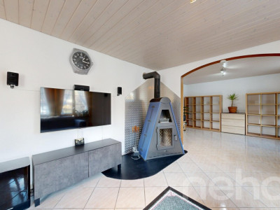 Einfamilienhaus mit 2 Garagen und vielseitigem Raumangebot image 4