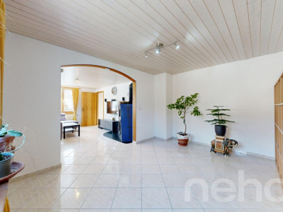 Einfamilienhaus mit 2 Garagen und vielseitigem Raumangebot image 5