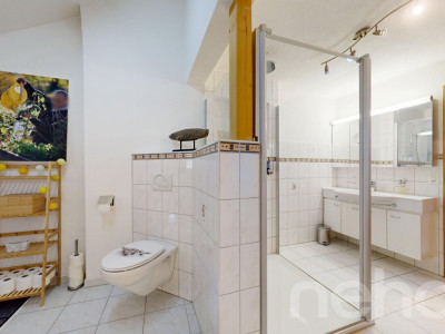 Einfamilienhaus mit 2 Garagen und vielseitigem Raumangebot image 11