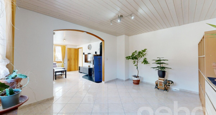 Einfamilienhaus mit 2 Garagen und vielseitigem Raumangebot image 5