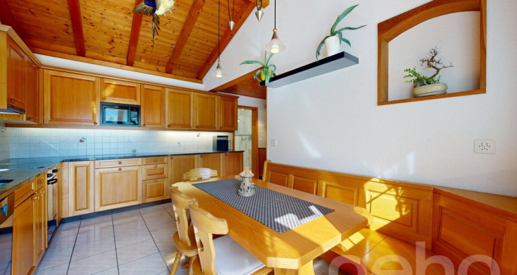 Einfamilienhaus mit 2 Garagen und vielseitigem Raumangebot image 7