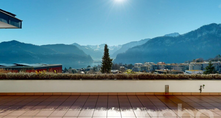 Elegante Wohnresidenz mit separaten Atelier und Panoramasicht image 1