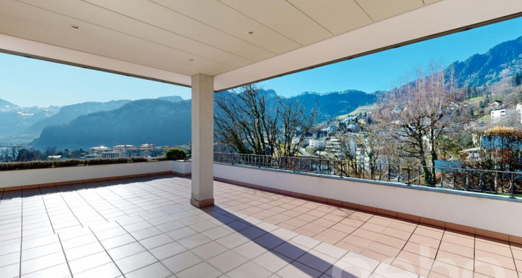 Elegante Wohnresidenz mit separaten Atelier und Panoramasicht image 3