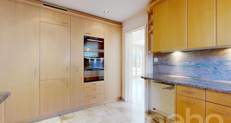 Elegante Wohnresidenz mit separaten Atelier und Panoramasicht image 10