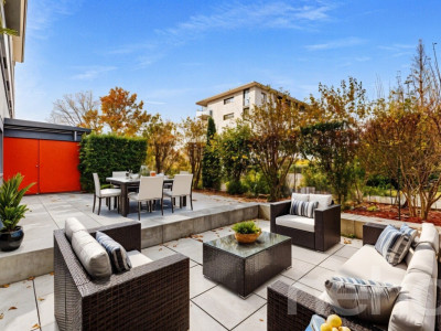 Appartement traversant avec grande terrasse image 2