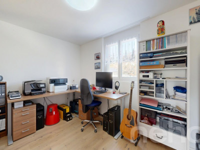 Neuwertige 4.5-Zimmer-Wohnung mit Südwestbalkon image 9